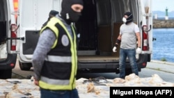 Autoritățile spaniole au capturat patru tone de cocaină aduse în țară cu vaporul, în plină perioadă de restricții impuse pentru controlul pandemiei de Covid-19.