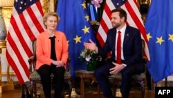 Întâlnire între vicepreședintele SUA, JD Vance, și președintele Comisiei Europene, Ursula von der Leyen - Paris, 11 februarie 2025.