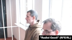 Ethnic Russian pilots Vladimir Sadovnichy (left) and Aleksei Rudenko during their trial in Tajikistan