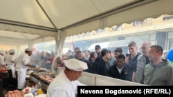 Собир на поддржувачи на власта под слоганот „Србија нема да ја дадеме“,