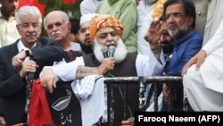 مولانا فضل الرحمان اندېښنه وښوده چې د تحریک انصاف حکومت ۱۸م اییني ترمیم ګواښي