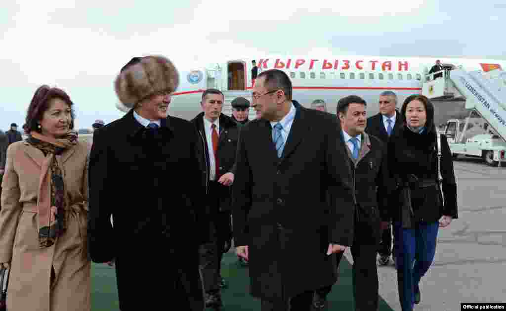 Атамбаев Өзбекстан менен чектөөлөрдү алууга мезгил келгенин айтты. 
