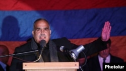 Հայաստան – Րաֆֆի Հովհաննիսյանը՝ Ազատության հրապարակում եռյակի հրավիրած հանրահավաքի ժամանակ, Երևան, 10-ը հոկտեմբերի, 2014թ․