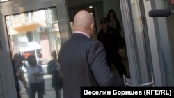 Гешев не пожела да говори пред журналистите пред ВСС