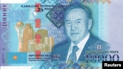 Нурсултан Назарбаевдин сүрөтү түшүрүлгөн 10 миң теңге купюрасы. Иллюстрациялык сүрөт.