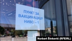В середньому серби заробляють трохи більше ніж 600 доларів на місяць, а за зроблене щеплення їм обіцяють 30 доларів