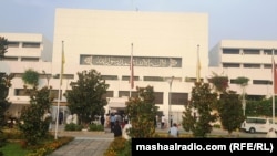 د اپوزیشن سېنېټرانو په بحث کې پر حکومت انتقاد وکړ چې ولې مهمې مسلې په پارلېمان کې نه شریکوي - انځور له ارشیفه
