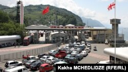 საქართველო-თურქეთის საზღვრის სარფის სასაზღვრო-გამშვები პუნქტი, თურქეთის მხარე.