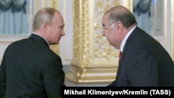У розслідуванні фігурує Алішер Усманов (п), чий представник запевняє, що олігарх ніколи не намагався приховати свої активи та не зв’язаний з Кремлем