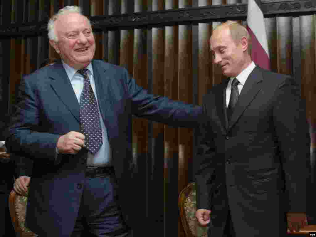 Predsjednik Gruzije Eduard Ševernadze susreo se sa svojim kolegom Vladimirom Putinom u Kišinjevu u Moldaviji 2002.