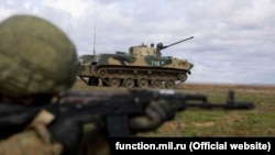 ВДВ России участвуют в учениях в Крыму 19 марта.