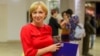 Jurnalista Emilia Șercan a arătat într-o anchetă publicată miercuri în Pressone că 42 din totalul de 138 de pagini din teza de doctorat a premierului Ciucă reprezintă material copiat din cărți sau alte teze de doctorat. 