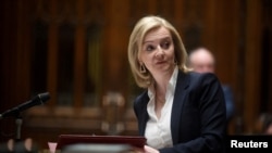 Fostul secretar de stat pentru afaceri externe al Marii Britanii, Lizz Truss, a ocupat ulterior funcția de premier timp de 44 de zile.