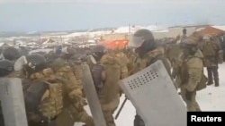 Сблъсъци между полицейските спецчасти ОМОН и протестиращи в Башкортостан, 17 януари 2024 г.