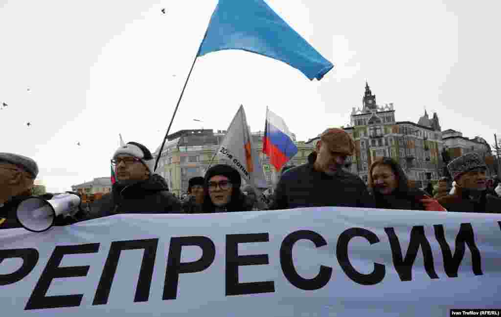 Среди участников акции – дочь заместителя председателя Меджлиса крымских татар Ильми Умерова Айше