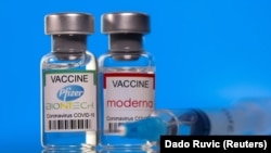 Pfizer-BioNTech жана Moderna компанияларынын вакциналары.