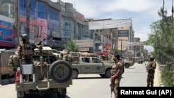 په افغانستان کې د تشدد پیښې په داسې حال کې ډیری شوې دي چې په دوحه کې د افغان حکومت او طالبانو د مرکچیانو تر مینځ د سولې خبرې اترې هم روانې دي. 