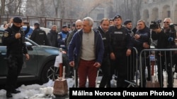 რუმინეთის გენერალური პროკურატურაში. კალინ ჯორჯესკუ პოლიციამ მიიყვანა დაკითხვაზე. 26 თებერვალი, 2025.
