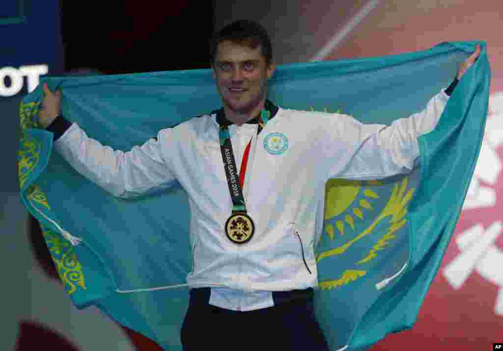 В фехтовании у Казахстана тоже золото. Дмитрий Алексанин принес в копилку сборной Казахстана первую золотую медаль Азиатских игр-2018. 19 августа 2018 года.