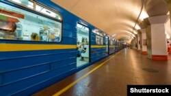 Раніше столична влада обіцяла, що швидкісний мобільний інтернет на всіх станціях та тунелях метро з’явиться до кінця року
