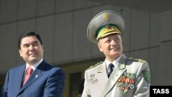 Tүркмөнстандын президенти Гурбангулы Бердымухаммедов менен Коргоо министри Агагелди Мамедгелдиев