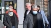 Pripadnici Ravnogorskog četničkog pokreta ispred Suda BiH - prvi u sredini Dušan Sladojević, lijevo u drugom redu Slavko Aleksić i desno Risto Lečić na izlasku iz zgrade Suda BiH, 22. februara 2021.