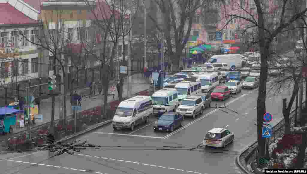 Перекресток улиц Чуй – Бейшеналиева. 