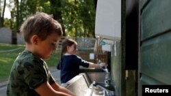 Peste 20% din școlile din România nu aunt pregătite să-și primească elevii înapoi după criza epidemiei de coronavirus