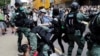Антиурядові протестувальники під час сутичок з поліцією проти ухвалення суперечливого закону про національний гімн Китаю. Гонконг, 27 травня 2020 року