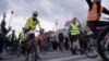 Протестувальники намагаються здобути підтримку з-поза меж Сербії та законодавців ЄС