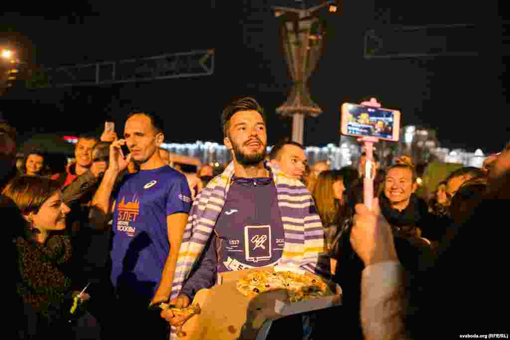 5 дзён Тарас харчаваўся аднім цукрам. Першае, чаго захацелася на фінішы - шкодная ежа