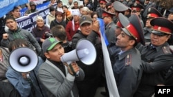 Кыргызстанда Тынч жыйындар жөнүндөгү мыйзам 2012-жылы кабыл алынган. 