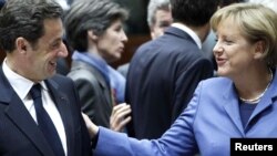 Nikola Sarkozi i Angela Merkel na Samitu u Briselu