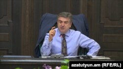 Armenia -- Prime Minister Karen Karapetian chairs a meeting of his government's Anti-Corruption Council, 17Feb2017.