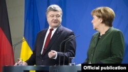 Ілюстративне фото. Президент України Петро Порошенко (ліворуч) та канцлер Німеччини Анґела Меркель. Берлін, січень 2017 року