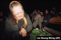 A Lithuanian woman mourns the death of a relative killed by Soviet troops in Vilnius in January 1991.