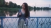 Юлия Булавко на причале у Гавриловской рощи. Природных красот за её спиной в случае реализации всех планов городских властей и застройщиков заметно поубавится