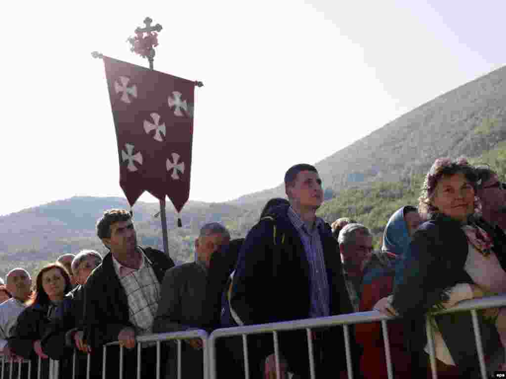 Ustoličenje patrijarha Irineja u Pećkoj patrijaršiji - EPA/VALDRIN XHEMAJ