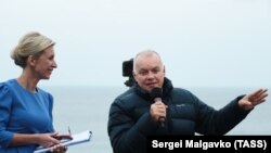 Речниця Міністерства закордонних справ Росії Марія Захарова і російський журналіст Дмитро Кисельов