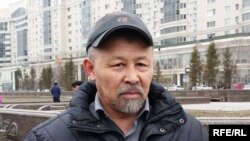 Руководитель общественного объединения «Оставим народу жилье» Есенбек Уктешбаев. Астана, 7 апреля 2015 года.