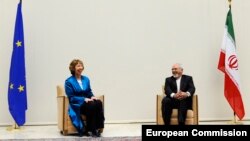 Catherine Ashton (left), the EU's high representative for foreign affairs, and Iranian Foreign Minister Mohammad Javad Zarif pose for reporters.