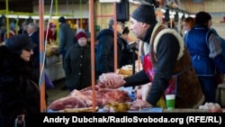 Житній ринок є одним із найстаріших ринків Києва. Його сучасна будівля була побудована в 1980 році