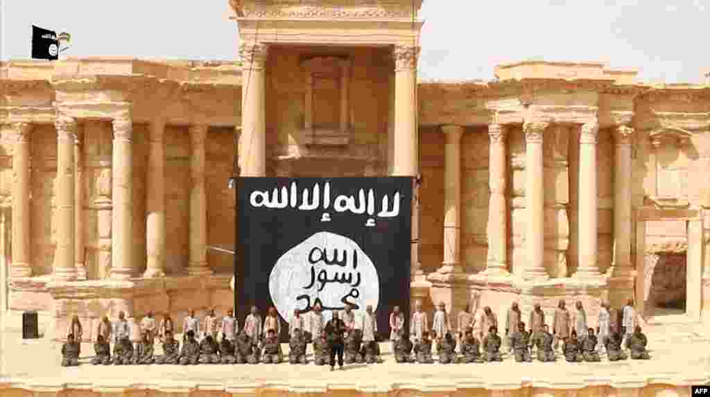 Накануне массовой казни солдат сирийской армии боевиками ИГ в Пальмире, 2015 год 