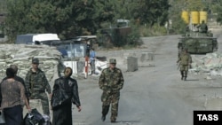 Прежде всего, в обращении было сказано об ограничении свободы передвижения в регионе, которое приводит к проблемам гуманитарного и социального характера 