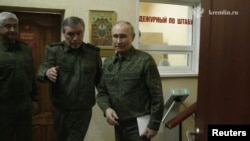Володимир Путін поруч із начальником Генерального штабу збройних сил Росії Валерієм Герасимовим під час відвідування командного пункту в Курській області, Росія, 12 березня 2025 року
