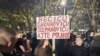 Transparent nakon kojeg je dio vlasti ustvrdio da protest organizuju 'kriminalni klanovi'