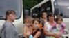 К сожалению, это не первый случай, когда реально пострадавшие от войны люди не знают, кому верить - оказывается, что структуры, призванные защищать их права, движутся во взаимоисключающих направлениях