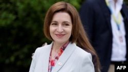 Președintele Republicii Moldova, Maia Sandu, sosește pentru a participa la Summit-ul pentru pace din Ucraina, în stațiunea de lux Burgenstock, lângă Lucerna, în centrul Elveției, pe 15 iunie 2024.
