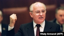 Михаил Горбачев.