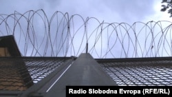 Ratna luka Lora bila je smještena na sjeverozapadu splitskog poluotoka. Početkom 1992. godine Jugoslavenska mornarica je otišla, a u Loru je ušla hrvatska. Vojna policija je tamo organizirala vojno-istražni centar.